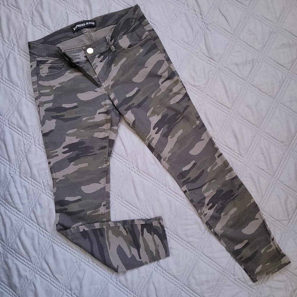 New Express Women's green camouflage print jeans